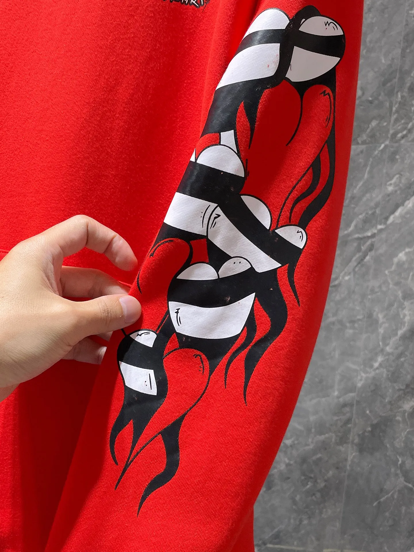 P246 Chrome Hearts Autumn and Winter 2025 simultaneous sale at counters ❤️ Chrome Hearts Mattyboy graffiti flame love limited edition sweatshirt Imported environmentally friendly glue printing and dyeing Improved customized version of 1:1 high-gram weight high-quality fabric Recommended color: Customized red Code numbers: S, M, L, XL.